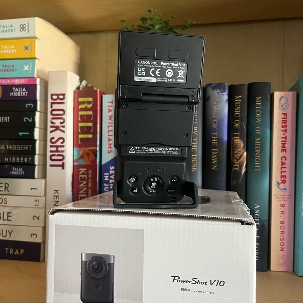 Canon Powershot V10 - Picture 4 of 10